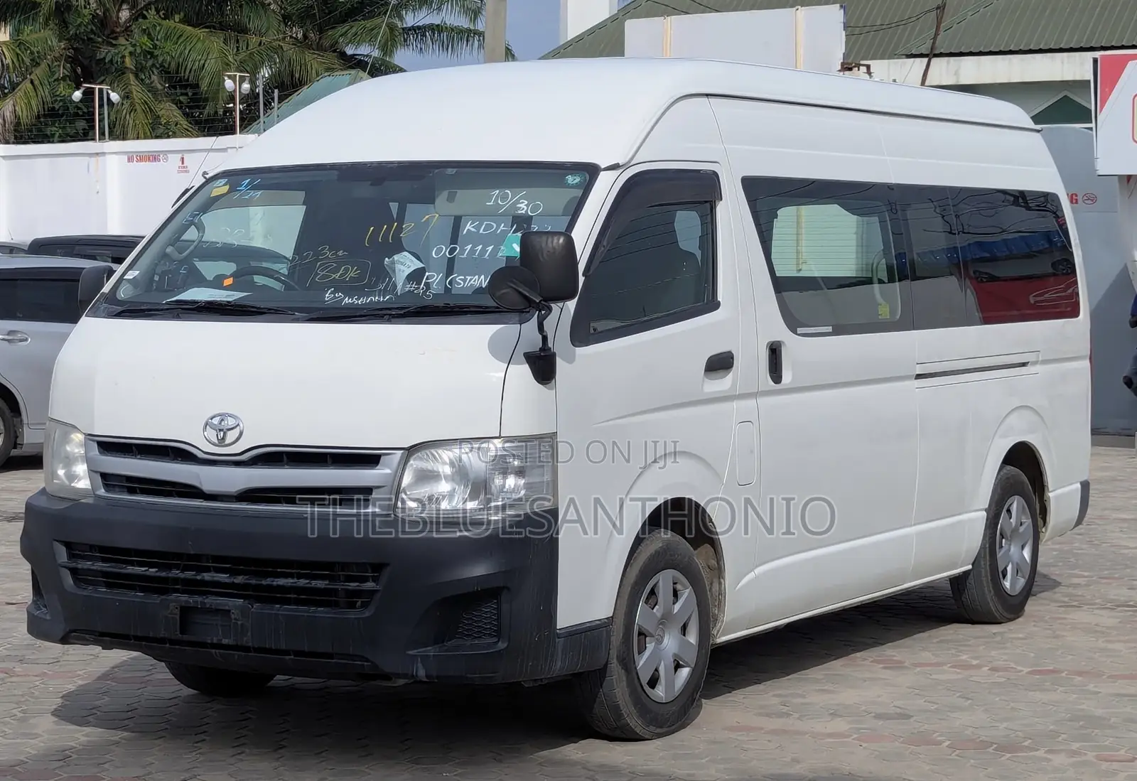 Toyota HiAce 2016 White