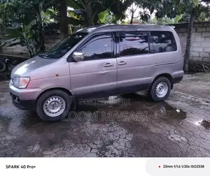 Toyota Noah 2003 Gray