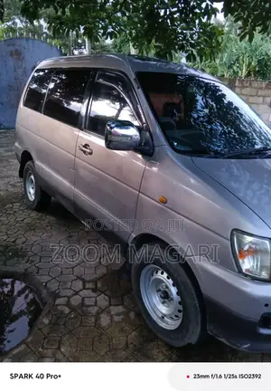 Toyota Noah 2003 Gray