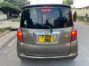 Toyota Ractis 2007 Brown