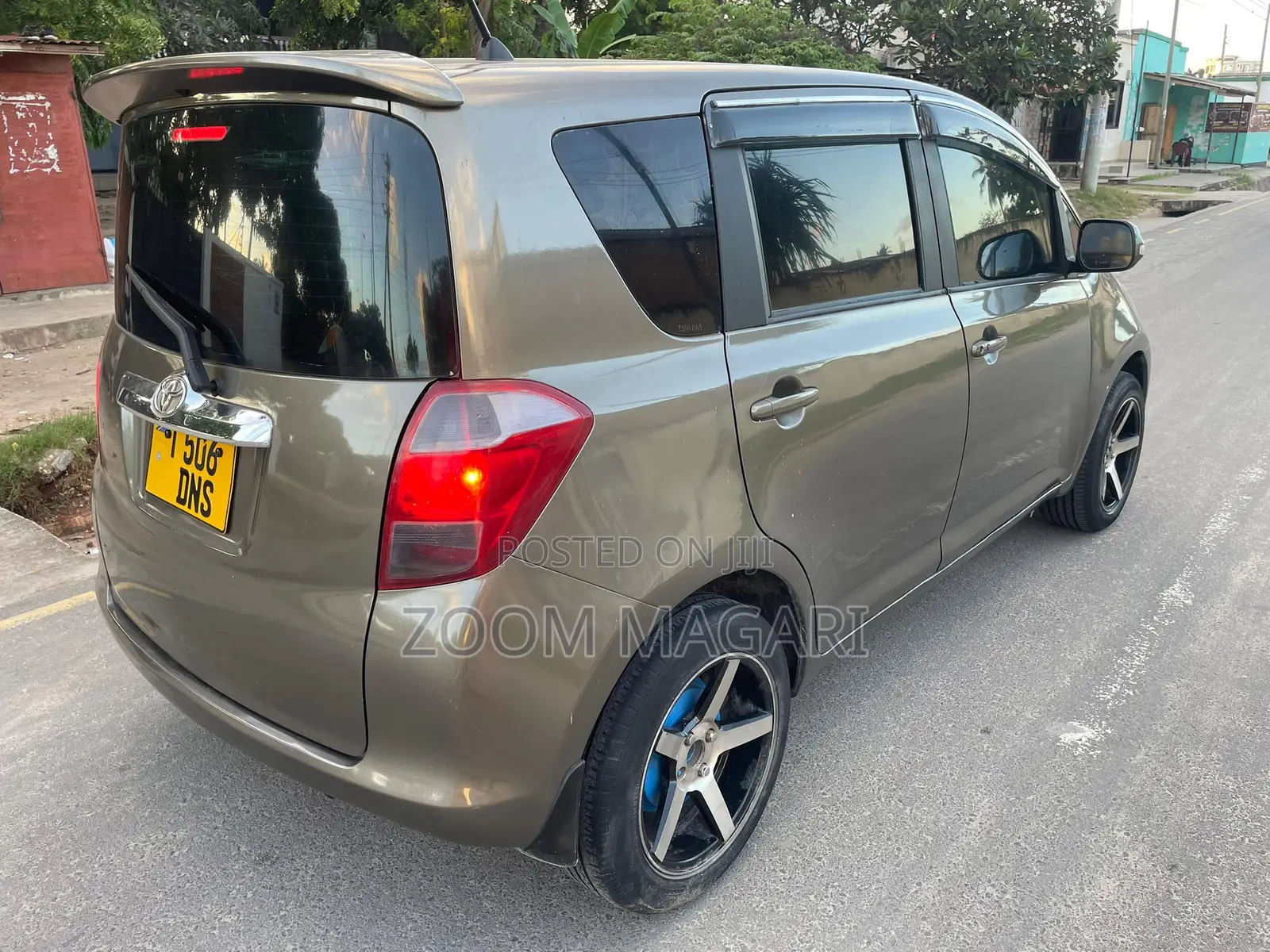 Toyota Ractis 2007 Brown