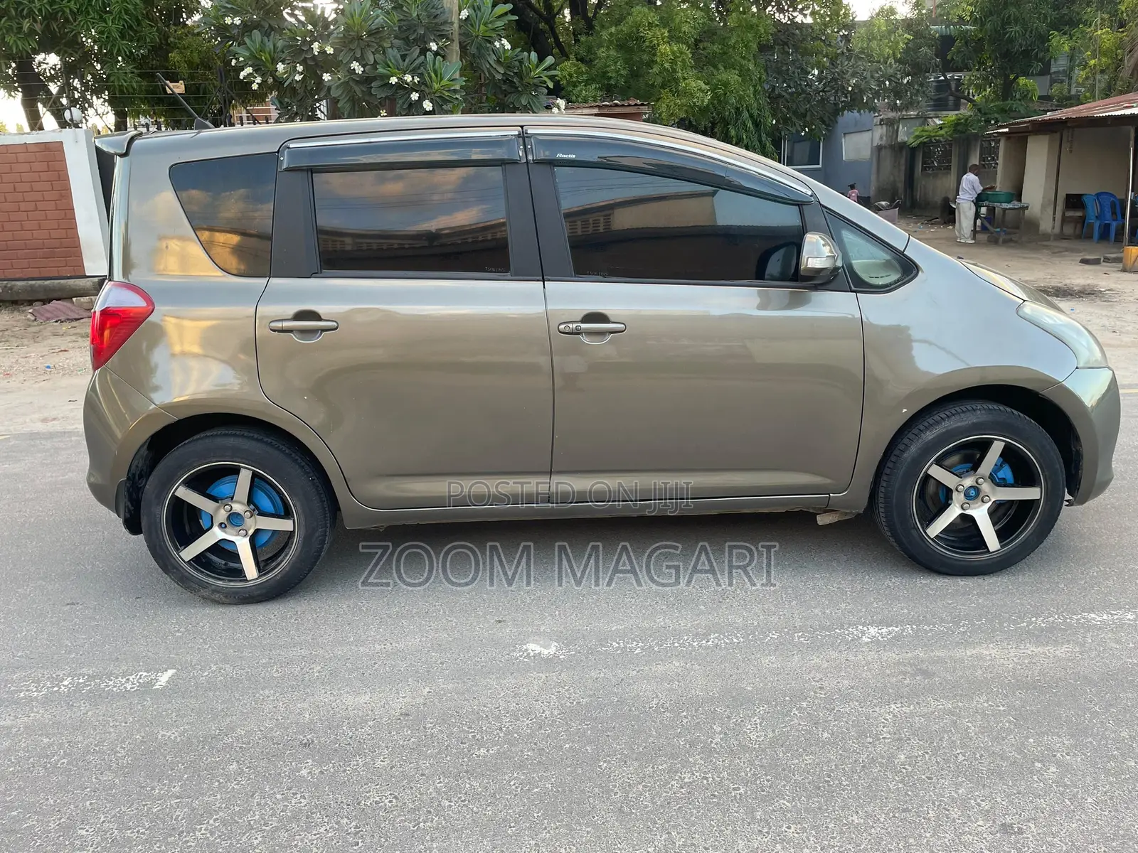Toyota Ractis 2007 Brown