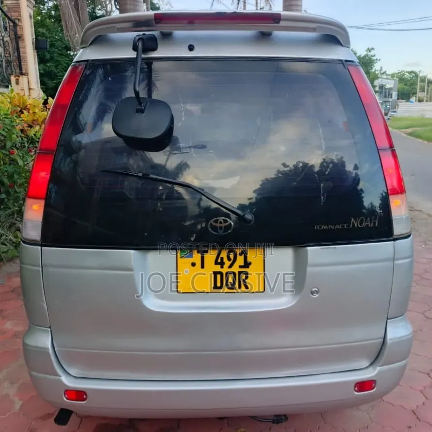 Toyota Noah 2.0 AWD (8 Seater) 2003 Silver
