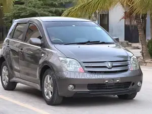 Toyota IST 2005 Gray