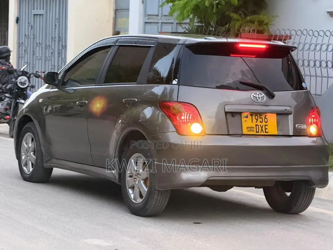 Toyota IST 2005 Gray