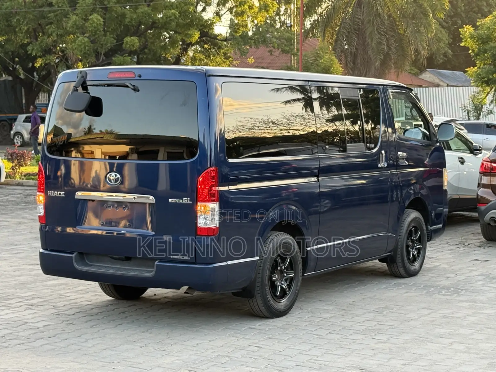 Toyota HiAce 2005 Blue
