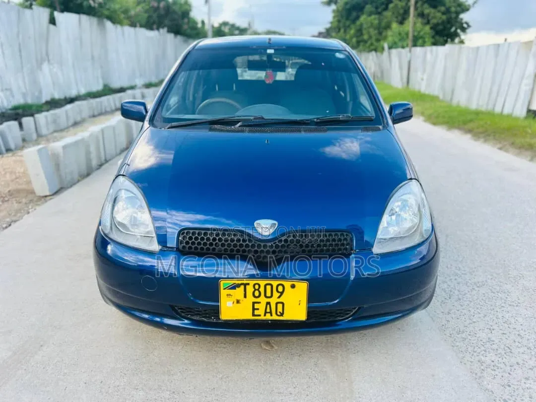 Toyota Vitz 2005 Blue