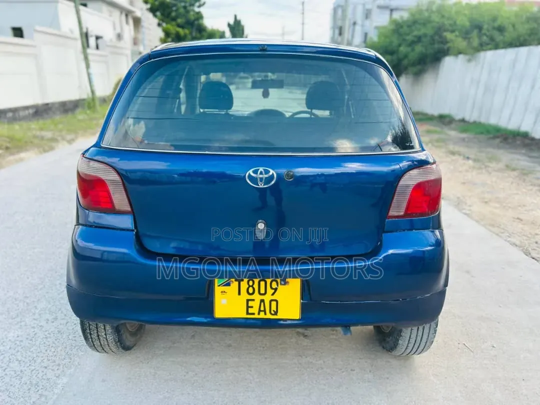 Toyota Vitz 2005 Blue
