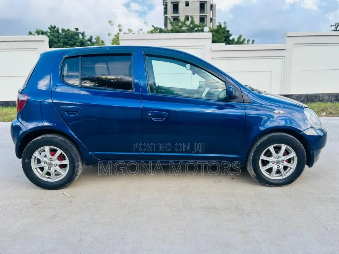 Toyota Vitz 2005 Blue