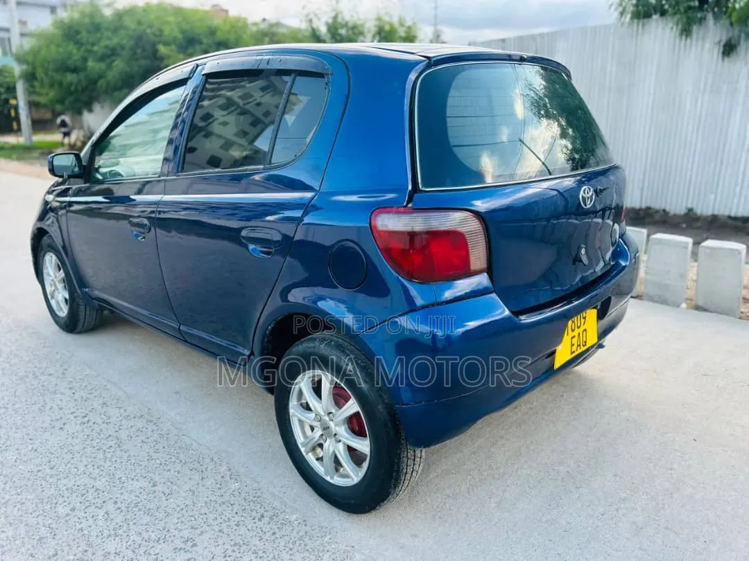 Toyota Vitz 2005 Blue