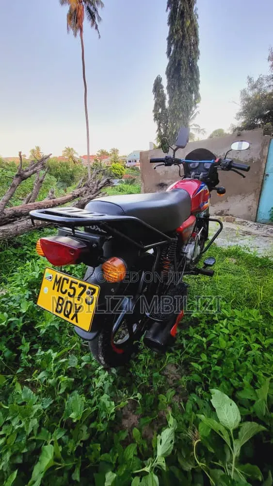 Bajaj Boxer 150 UG 2024 Red