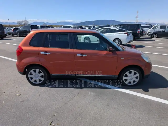 Mazda Verisa 2009 Orange