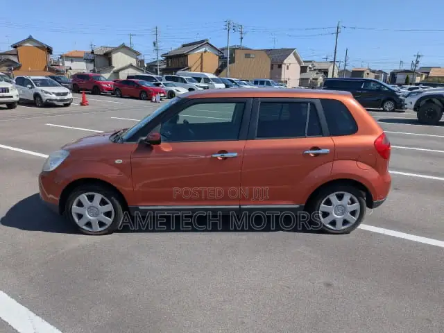 Mazda Verisa 2009 Orange