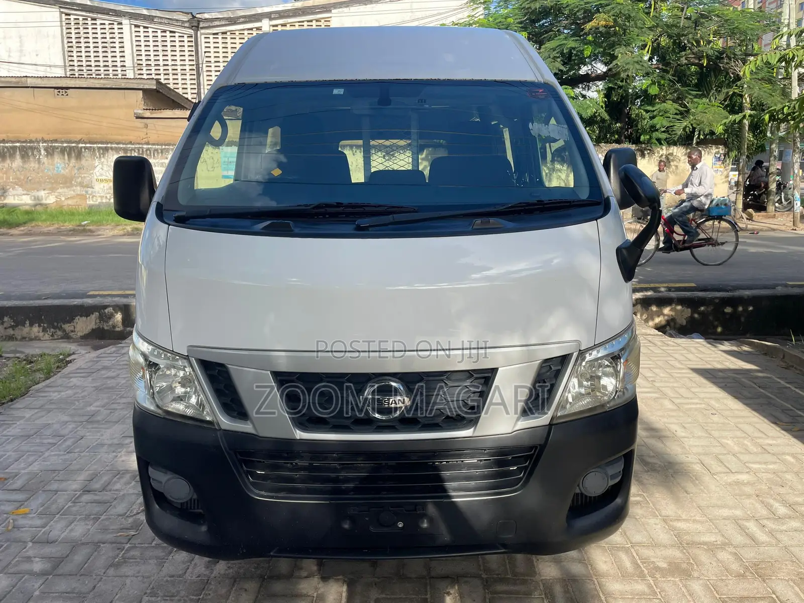 Nissan Caravan (Urvan) 2015 White