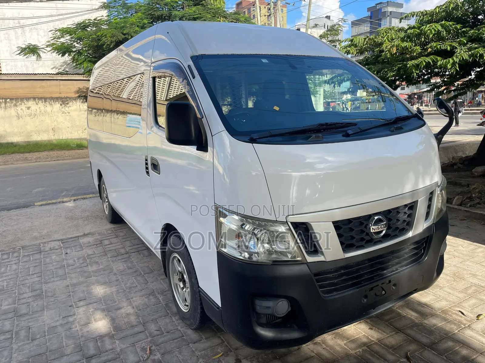 Nissan Caravan (Urvan) 2015 White