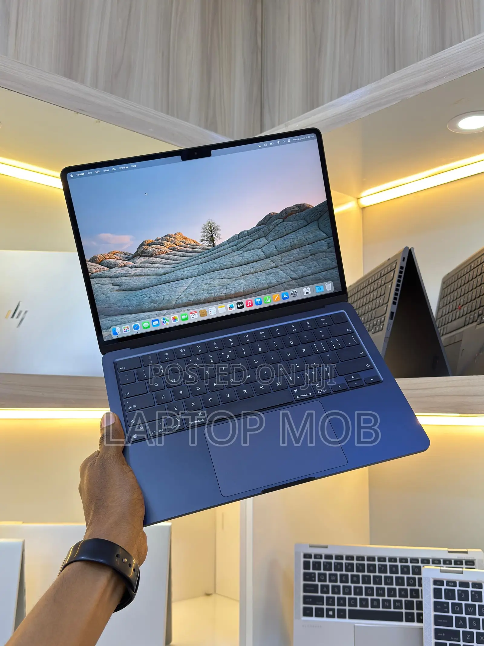 New Laptop Apple MacBook Air 2022 M2 8GB Apple M2 SSD 256GB
