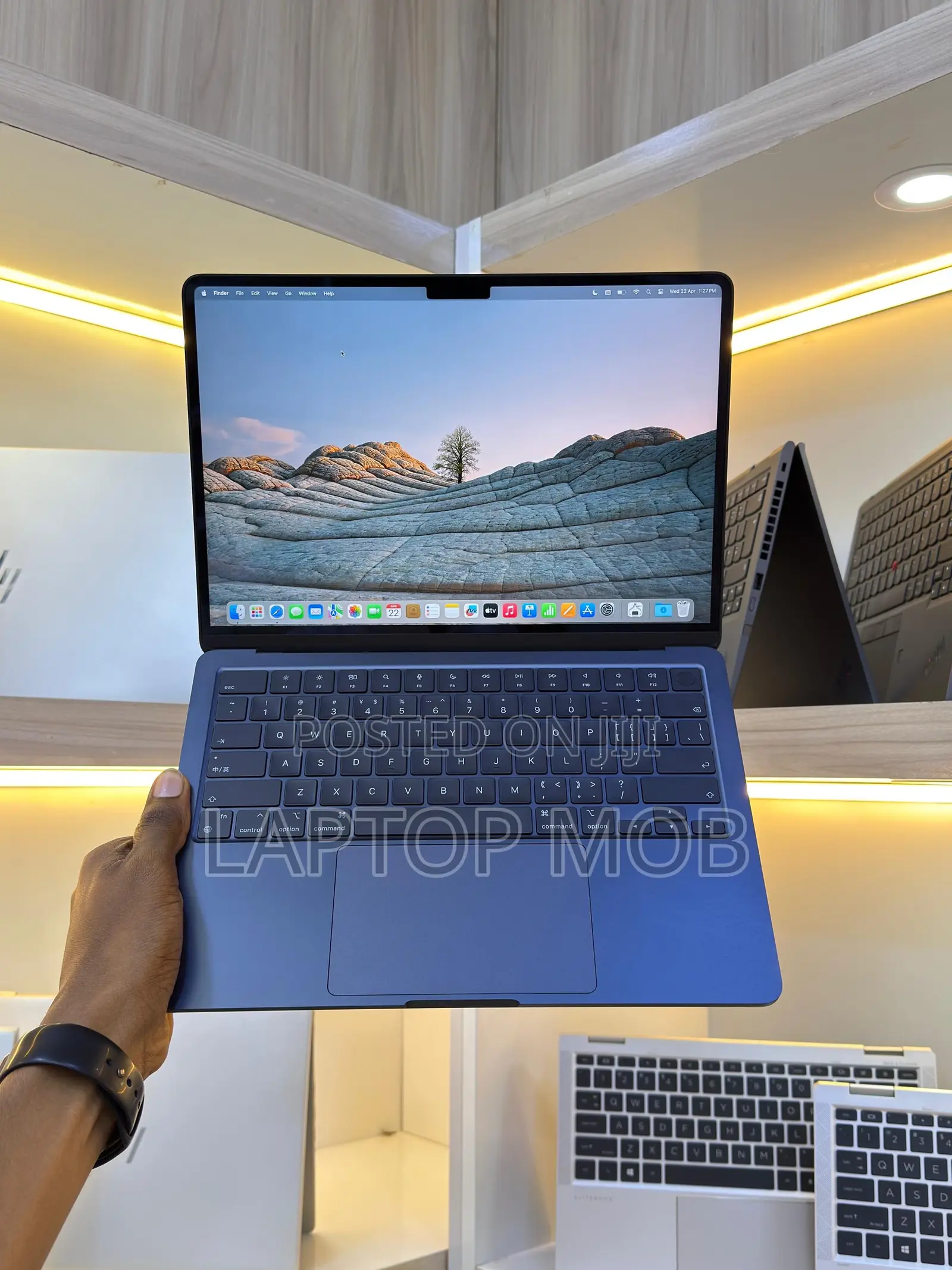 New Laptop Apple MacBook Air 2022 M2 8GB Apple M2 SSD 256GB