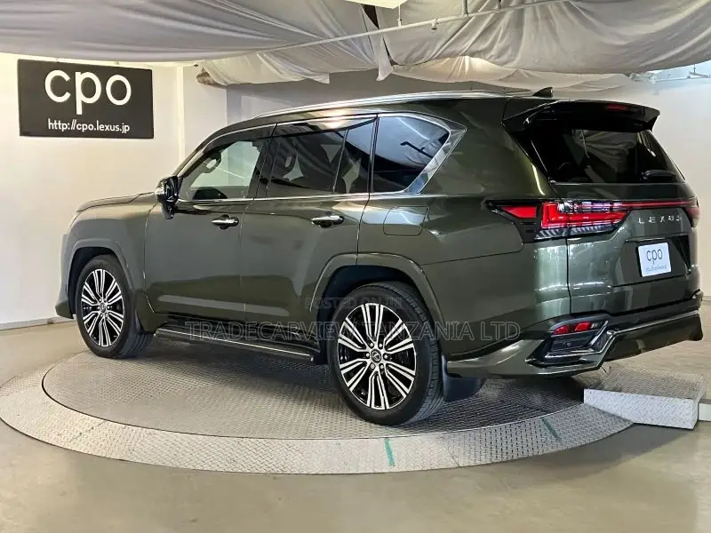 Lexus LX 600 2023 Green