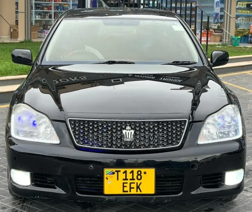 Toyota Crown Royale 2005 Matt Black