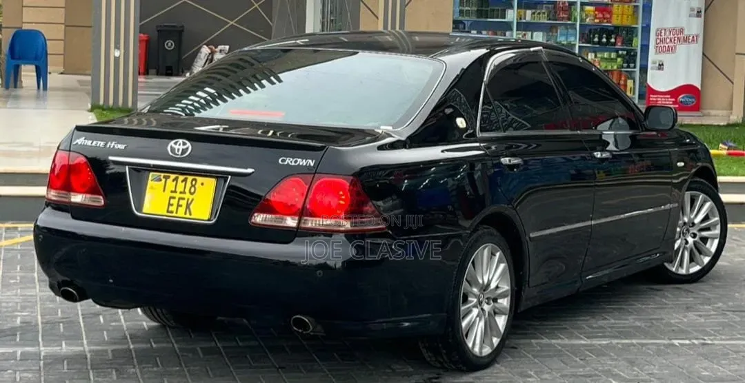 Toyota Crown Royale 2005 Matt Black