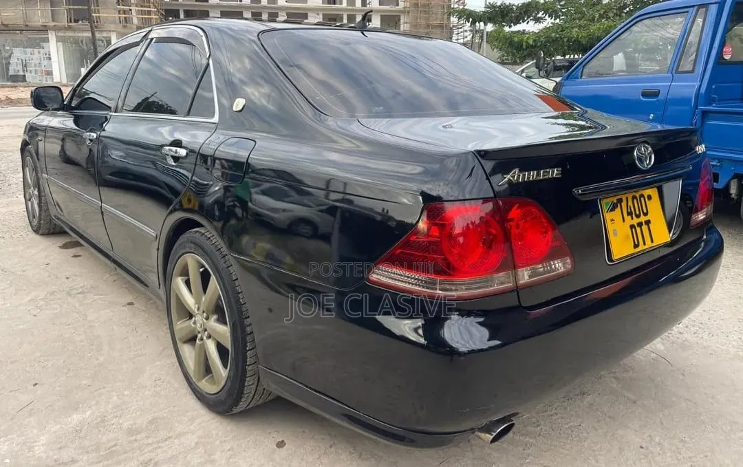 Toyota Crown 2006 Matt Black