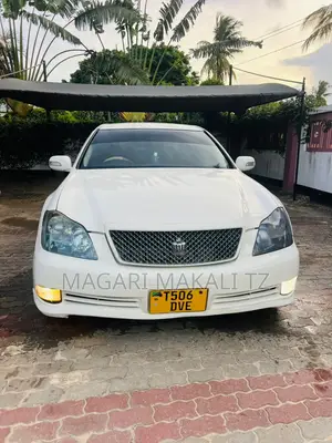 Toyota Crown Royale 2005 White