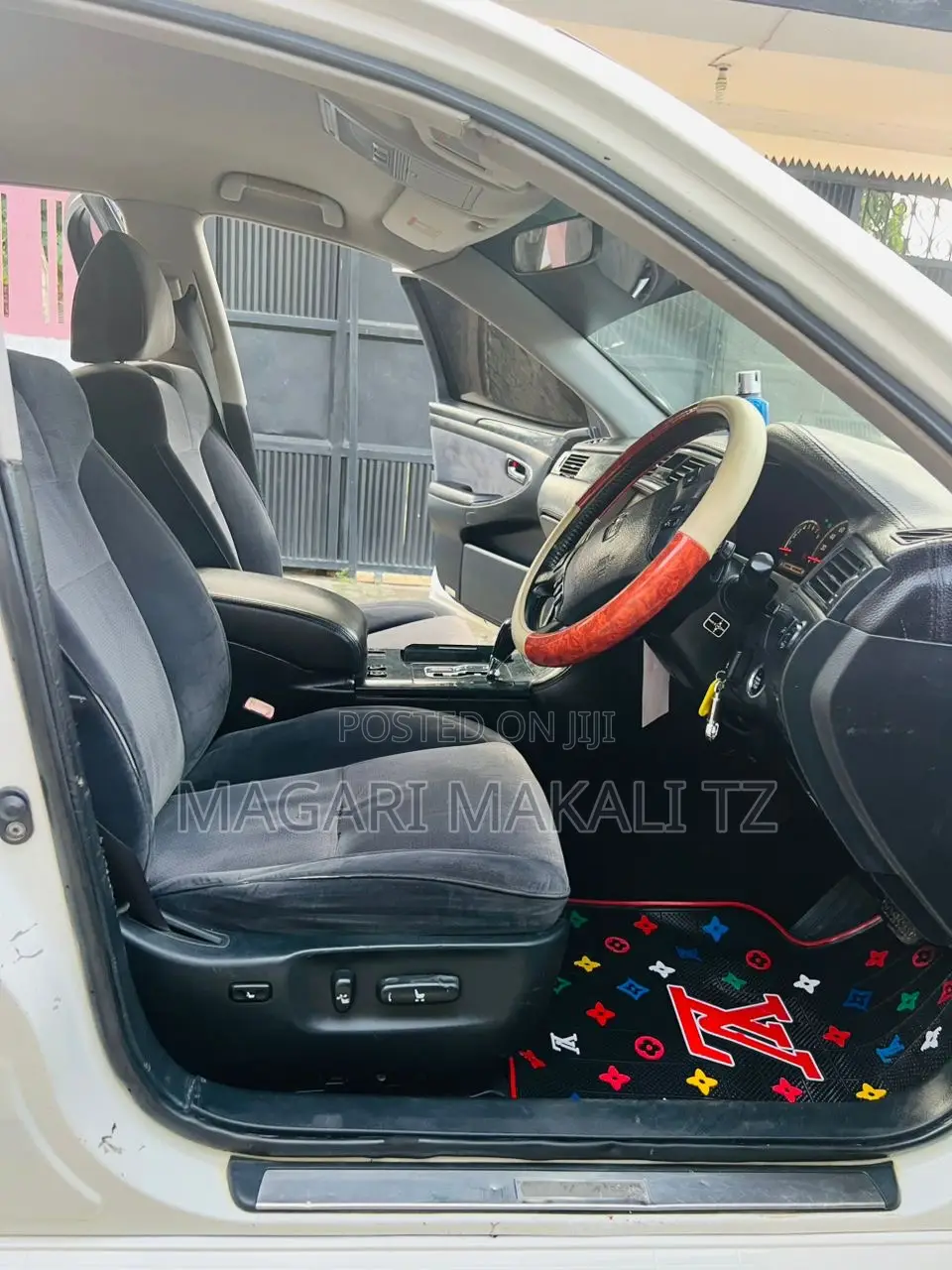 Toyota Crown Royale 2005 White