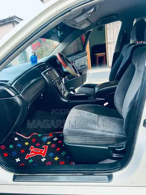 Toyota Crown Royale 2005 White