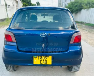 Toyota Vitz 2006 Blue