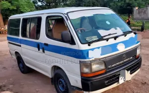 Toyota HiAce 2000 White