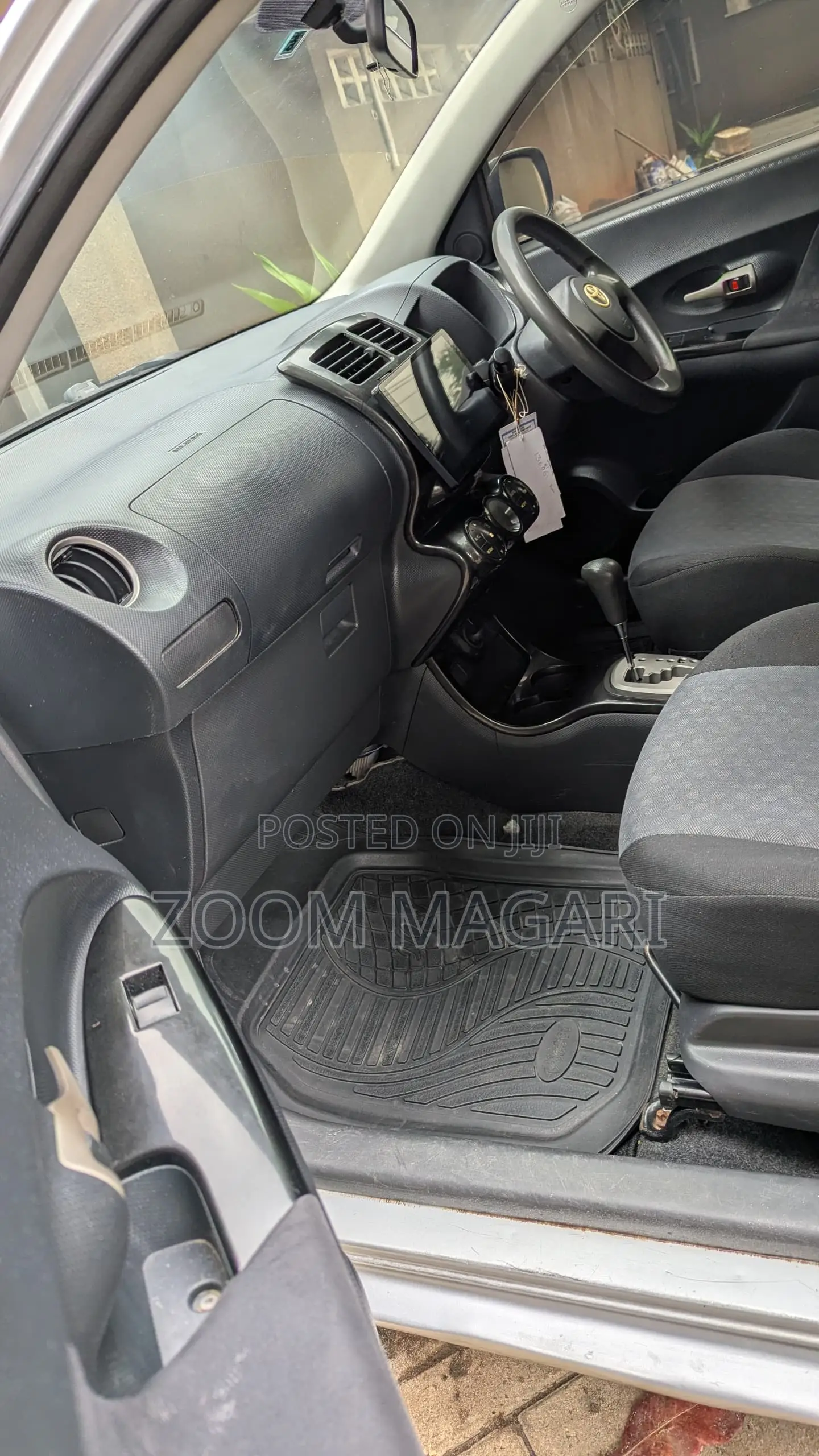 Toyota IST 2009 Silver