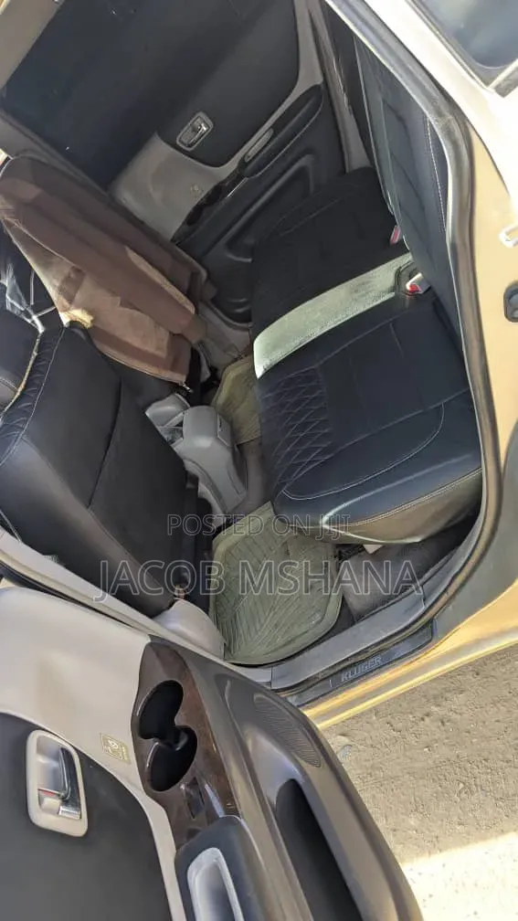Toyota Kluger 2003 Beige