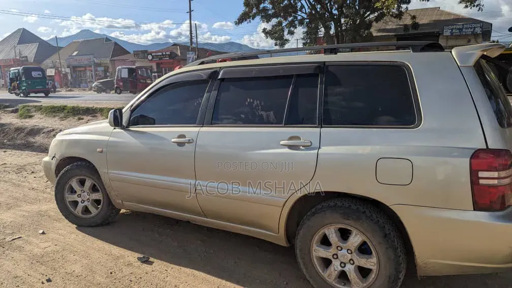 Toyota Kluger 2003 Beige