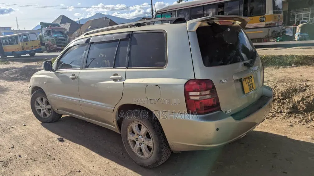 Toyota Kluger 2003 Beige