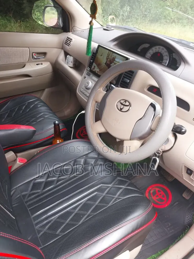 Toyota Raum 2003 Silver