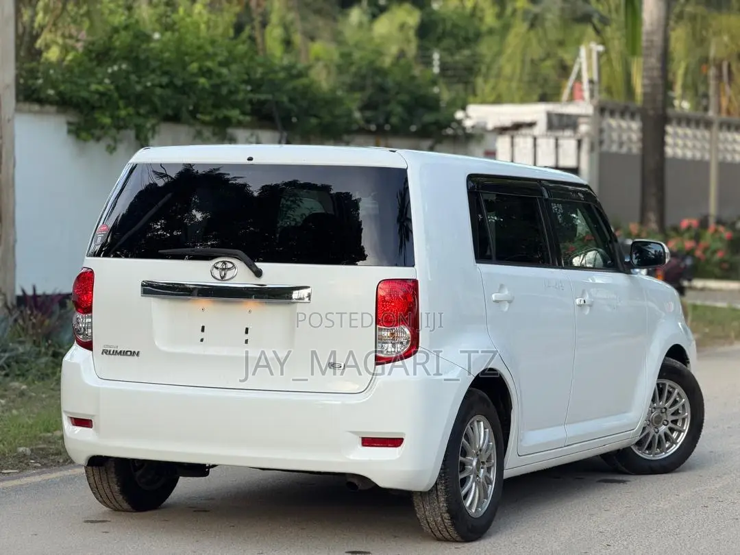 Toyota Corolla Rumion 2008 White