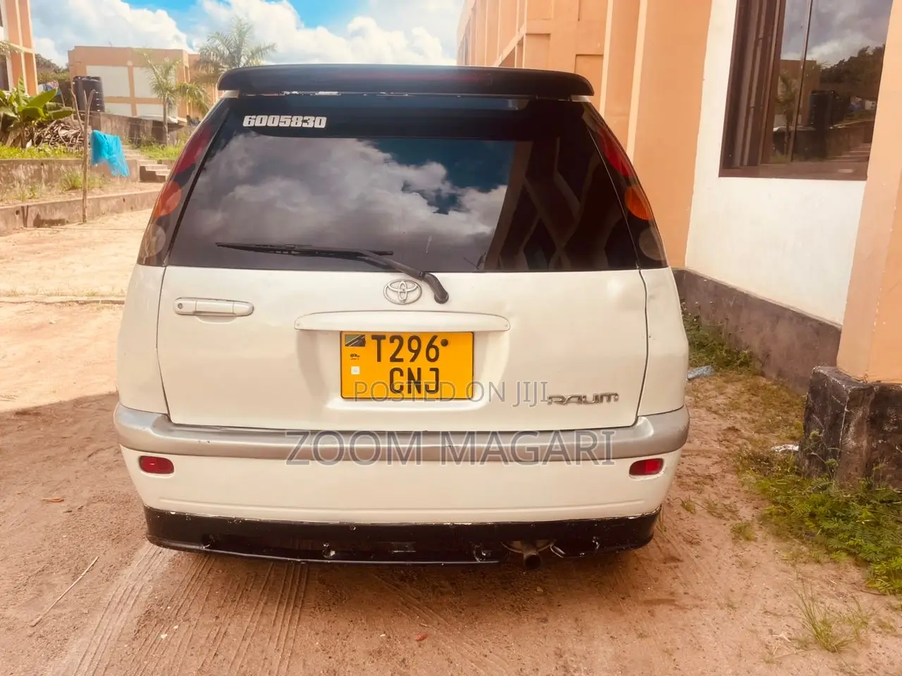 Toyota Raum 2000 White