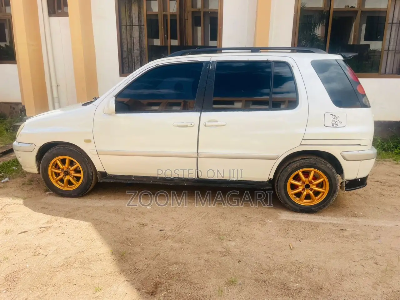 Toyota Raum 2000 White