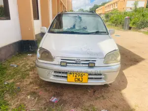 Toyota Raum 2000 White