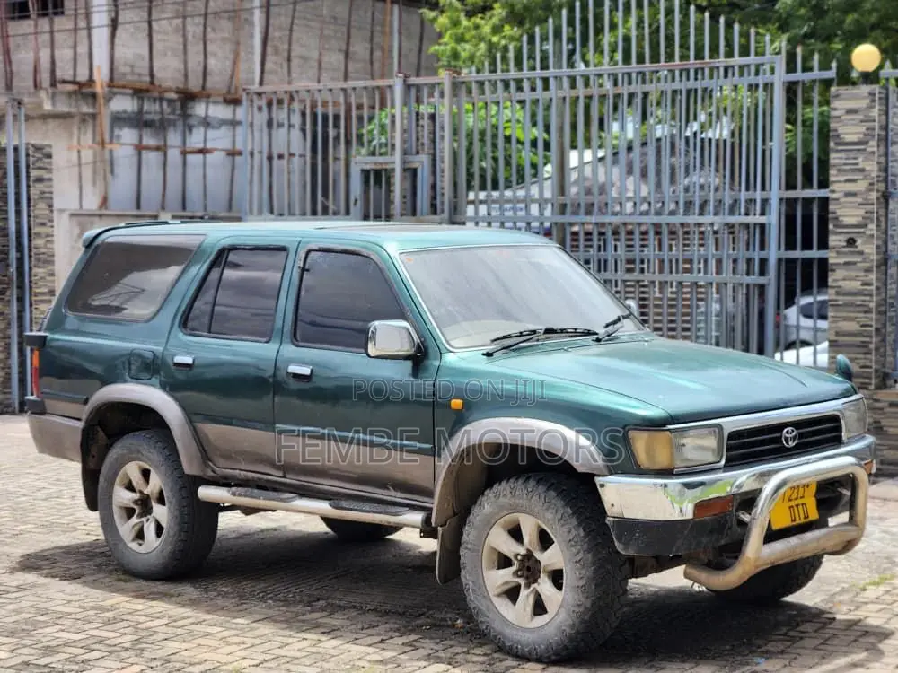 Toyota Hilux Surf 2000 Green