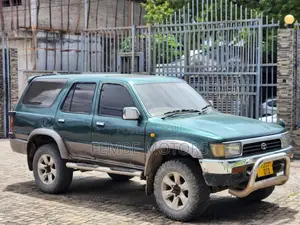Toyota Hilux Surf 2000 Green