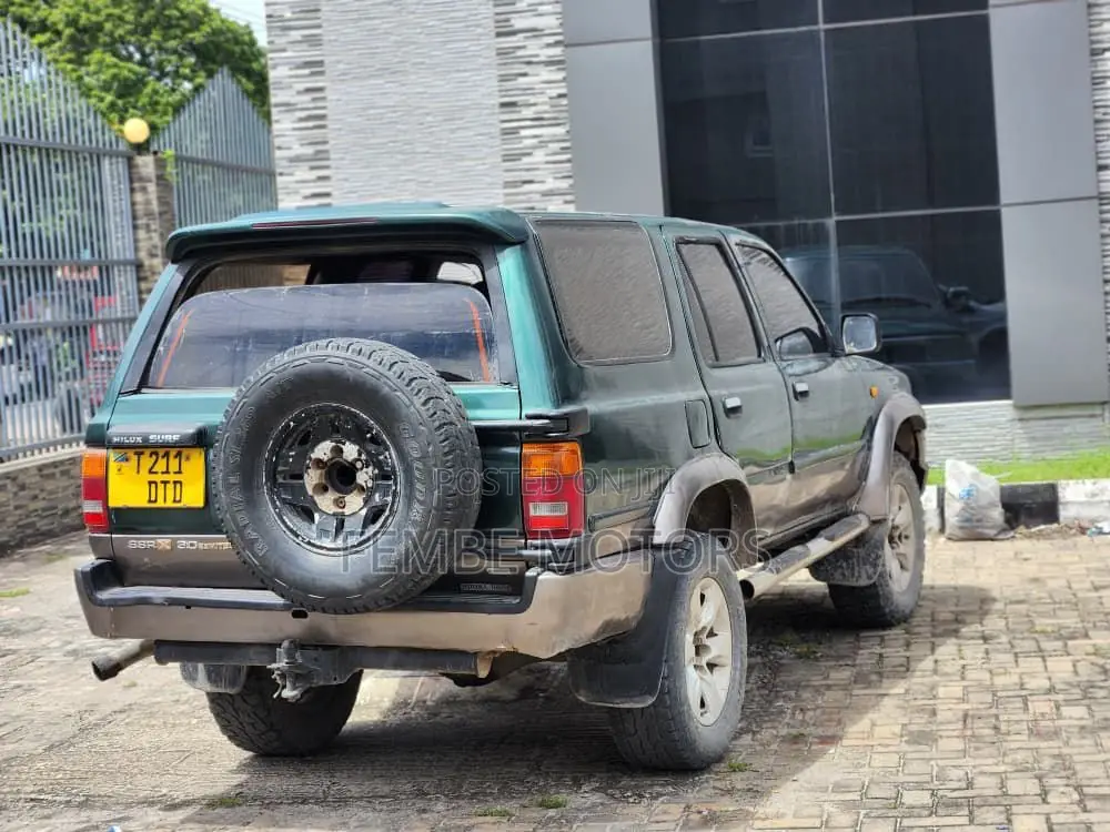 Toyota Hilux Surf 2000 Green