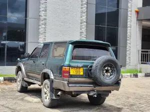 Toyota Hilux Surf 2000 Green