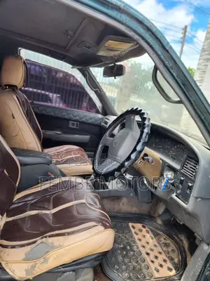 Toyota Hilux Surf 2000 Green