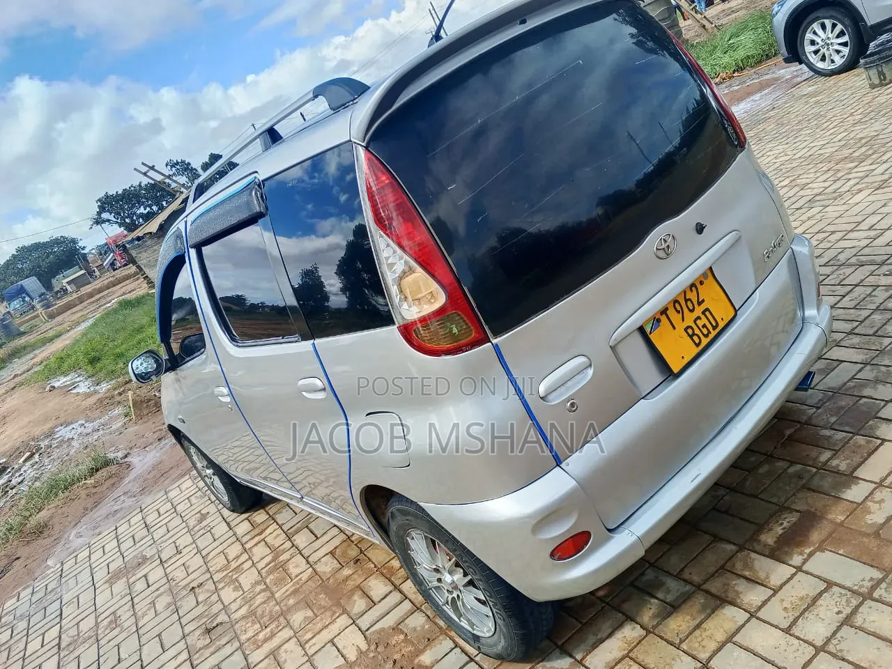 Toyota Fun Cargo 2004 Silver