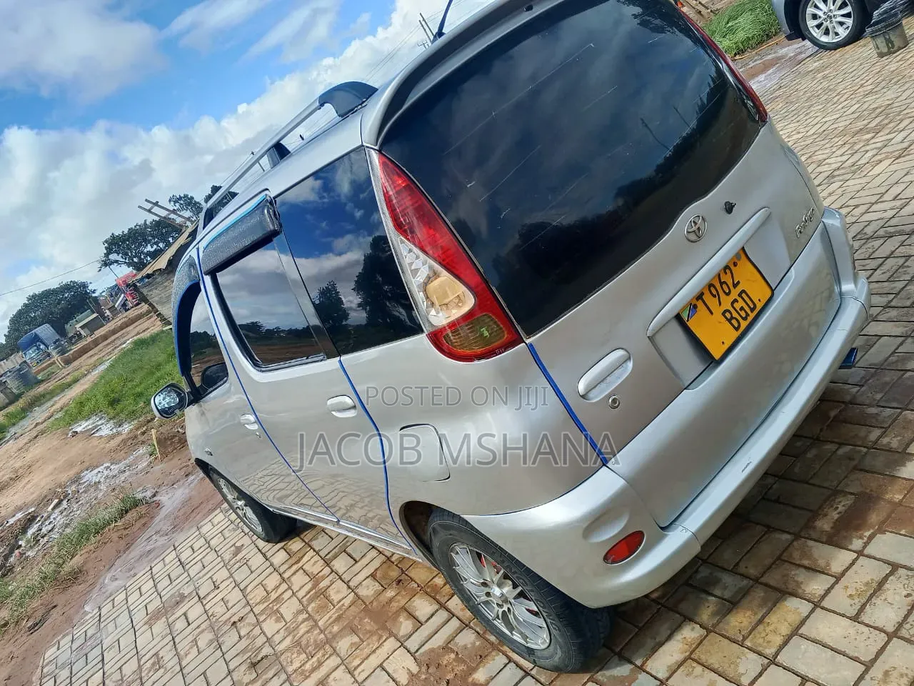Toyota Fun Cargo 2004 Silver