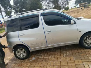 Toyota Fun Cargo 2004 Silver