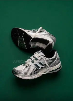 New Balance 1906r Silver Metallic Collection Available