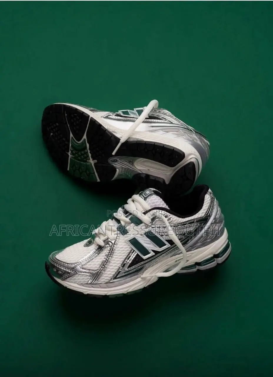 New Balance 1906r Silver Metallic Collection Available