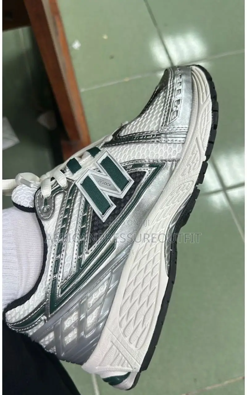 New Balance 1906r Silver Metallic Collection Available